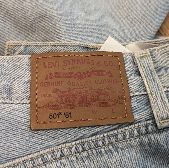 501 Levi's 28 waist - Picture 3 of 3